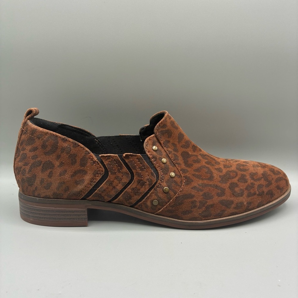 Clarks Trish Bell Suede Slip On Shooties Women’s 9.5 M Cheetah Studded Loafers